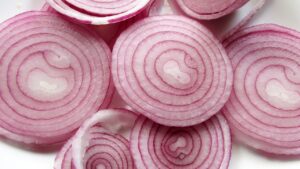 come non piangere tagliando cipolle - Perledigusto.it