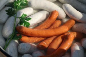 cosa succede se mangi wurstel crudi - Perledigusto.it