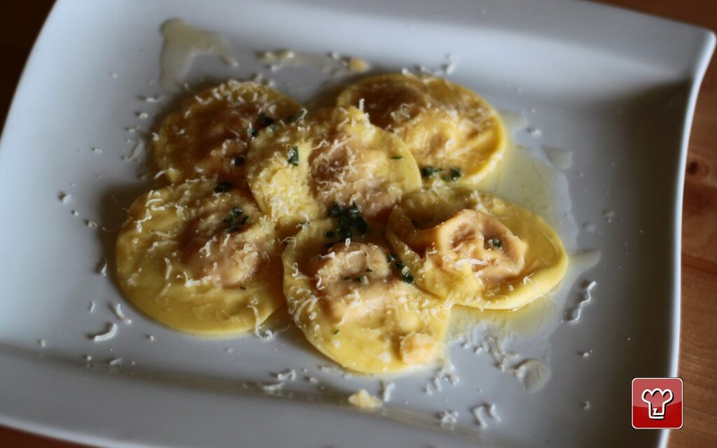 Tortelli di zucca mantovani: amaretti, mostarda e tre ricette a confronto