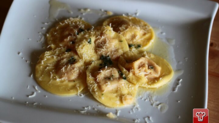 Tortelli di zucca mantovani: amaretti, mostarda e tre ricette a confronto